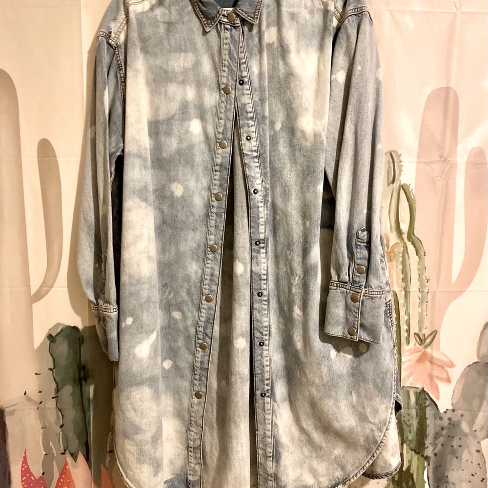 A long Jean jacket light weight very over size